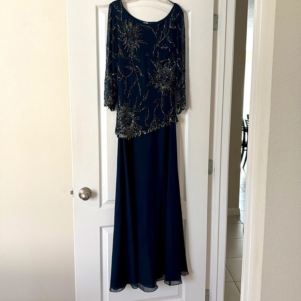 J Kara Plus Size Womens Scoop Neck Line with 3/4 Sleeve Beaded Top Long Dress